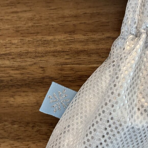 Disney Park Frozen Elsa Anna Cape Silver Jacket Size 4 Toddler Girl Parks Trip - Picture 6 of 16